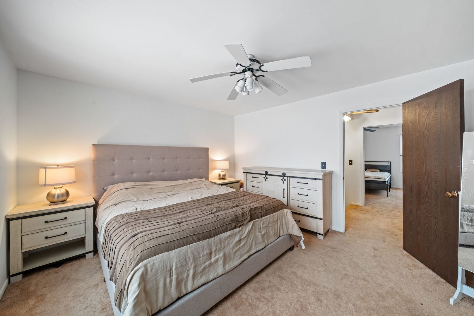 302 Linden Lane, Wheeling, IL 60090