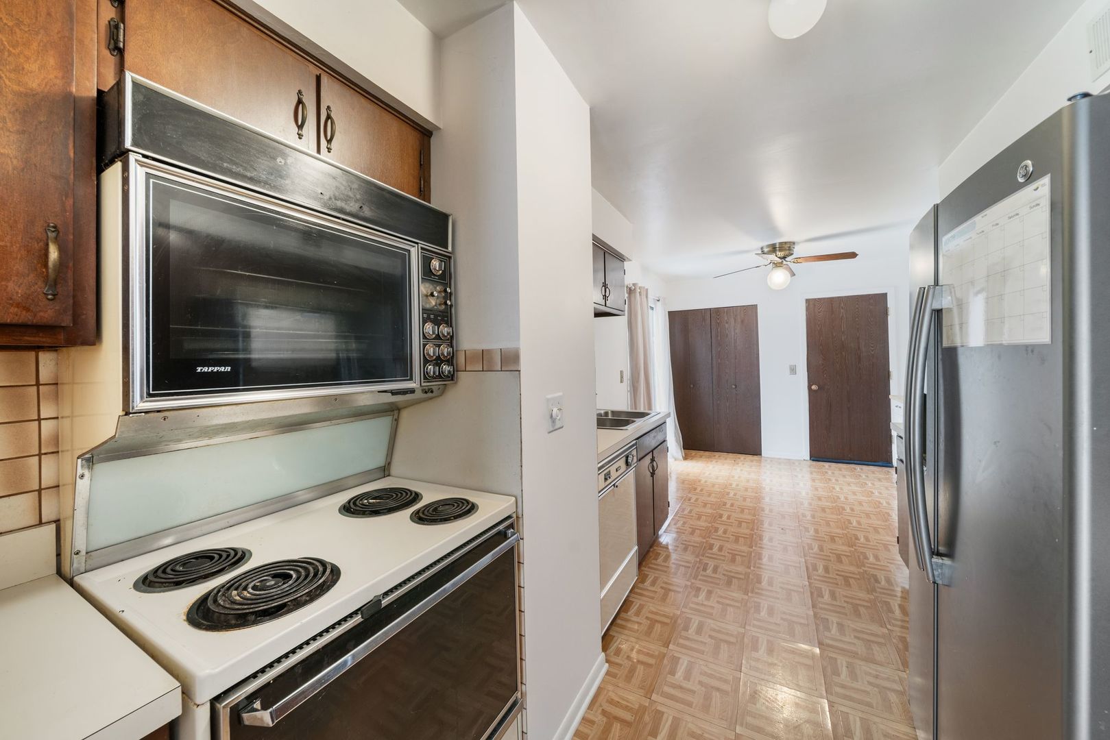 302 Linden Lane, Wheeling, IL 60090