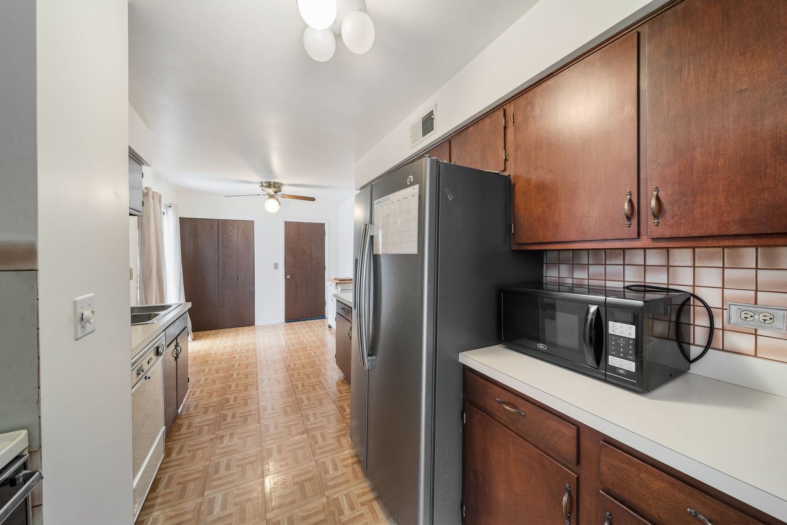 302 Linden Lane, Wheeling, IL 60090