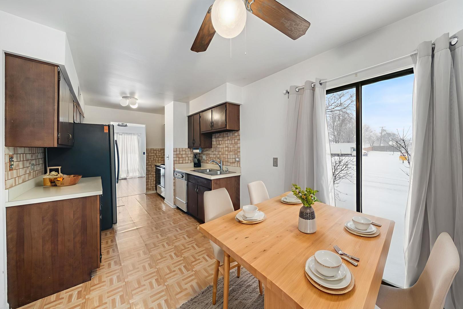 302 Linden Lane, Wheeling, IL 60090