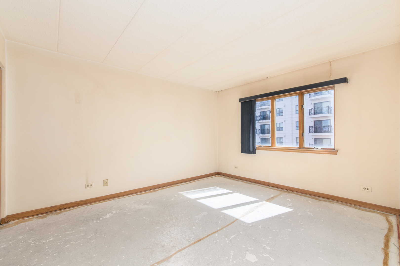 555 S River Road #607, Des Plaines, IL 60016