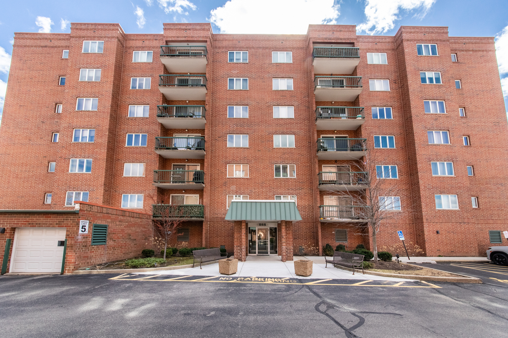 555 S River Road #607, Des Plaines, IL 60016