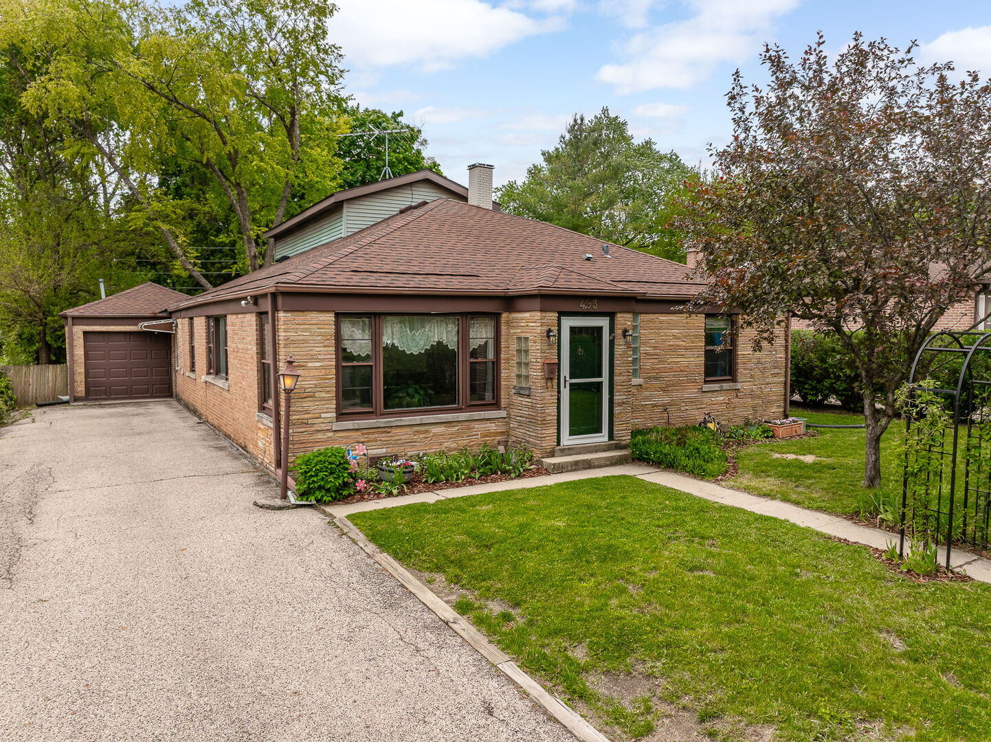 493 E Palatine Road, Palatine, IL 60074