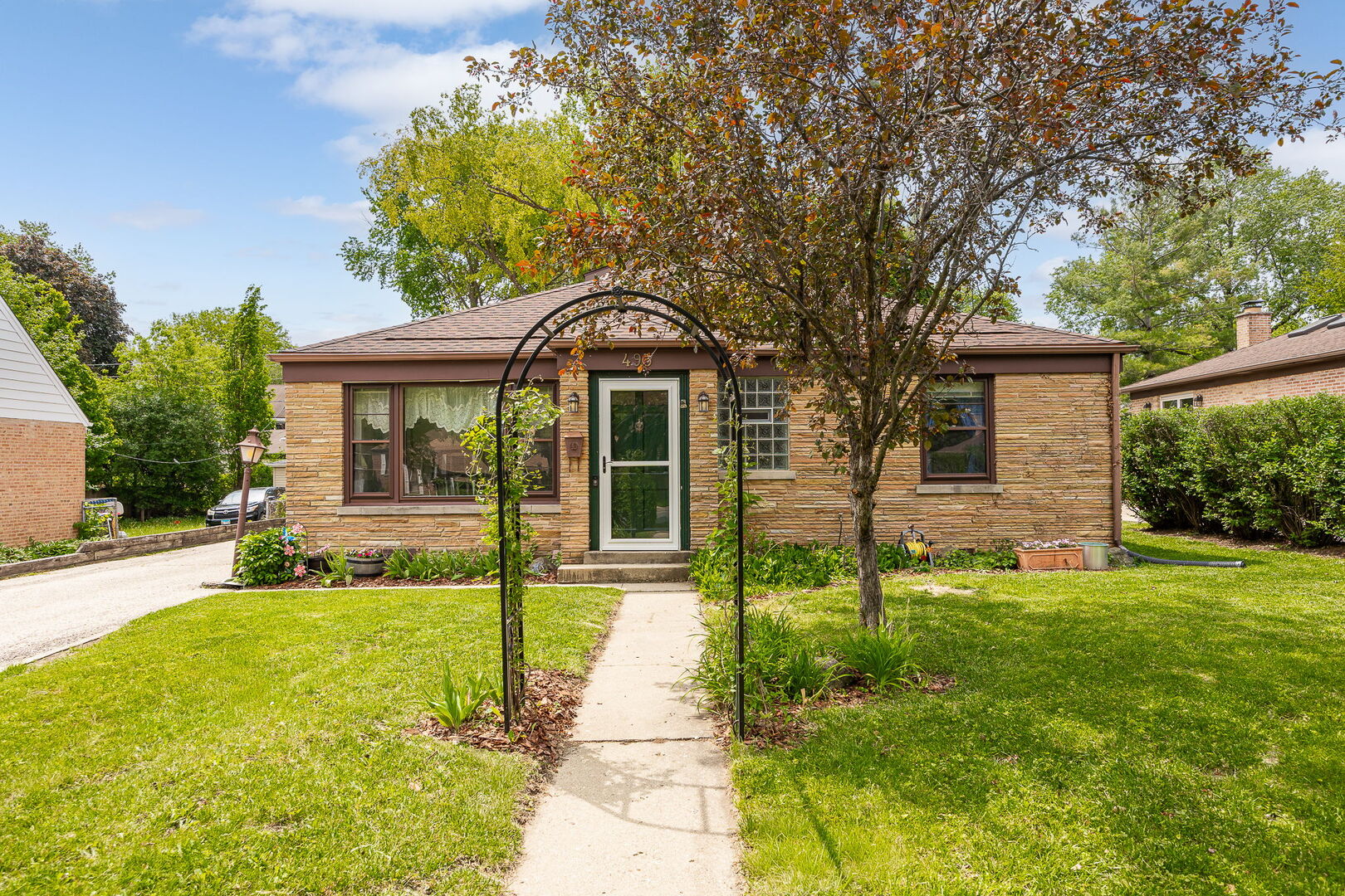 493 E Palatine Road, Palatine, IL 60074