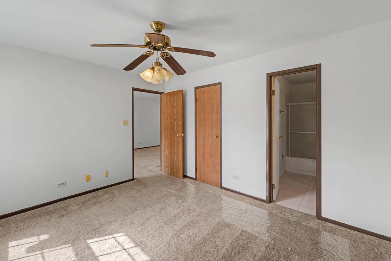 1203 WYNDHAM Court #105, Palatine, IL 60074