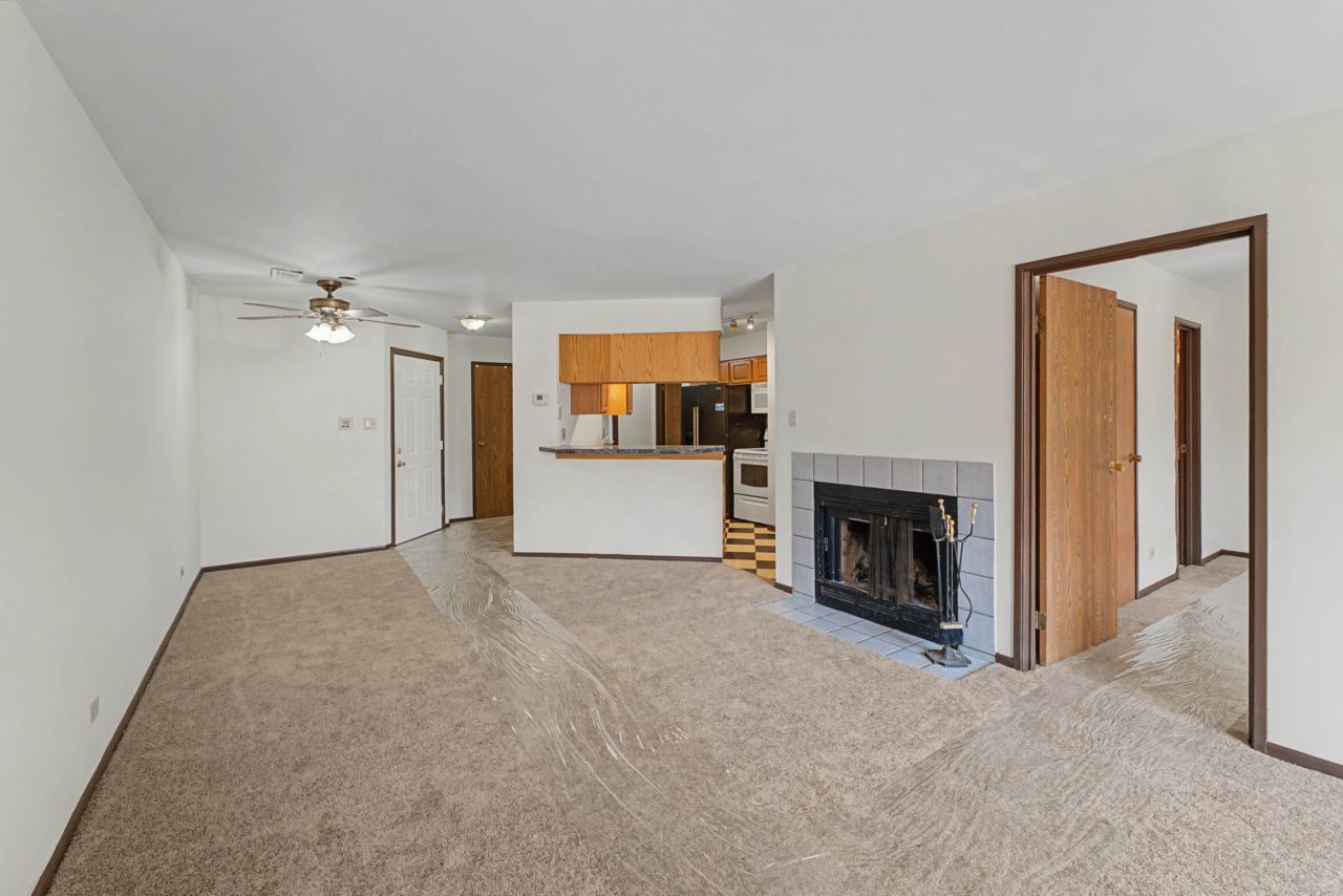 1203 WYNDHAM Court #105, Palatine, IL 60074