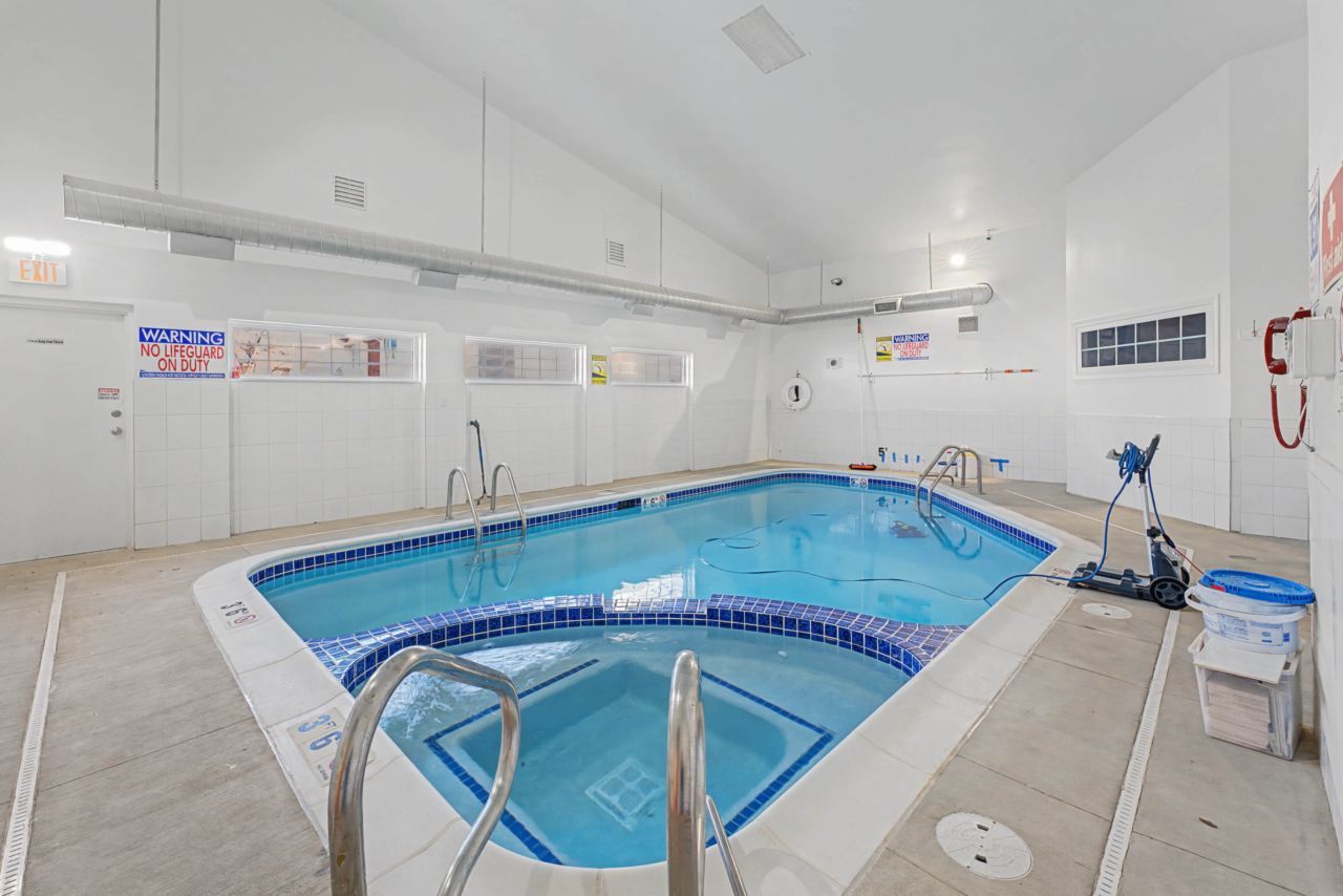 1203 WYNDHAM Court #105, Palatine, IL 60074