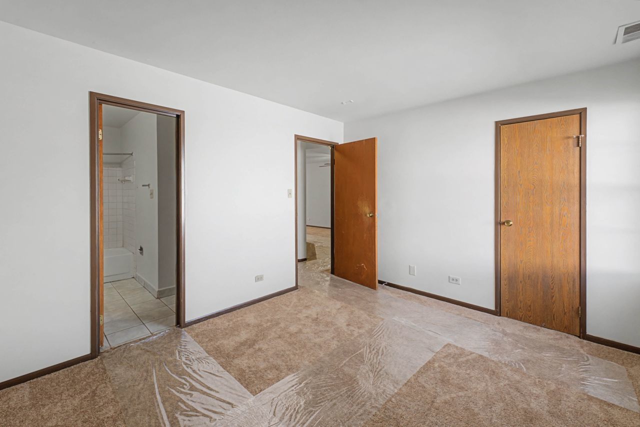 1203 WYNDHAM Court #105, Palatine, IL 60074