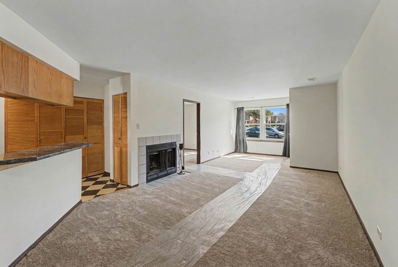 1203 WYNDHAM Court #105, Palatine, IL 60074