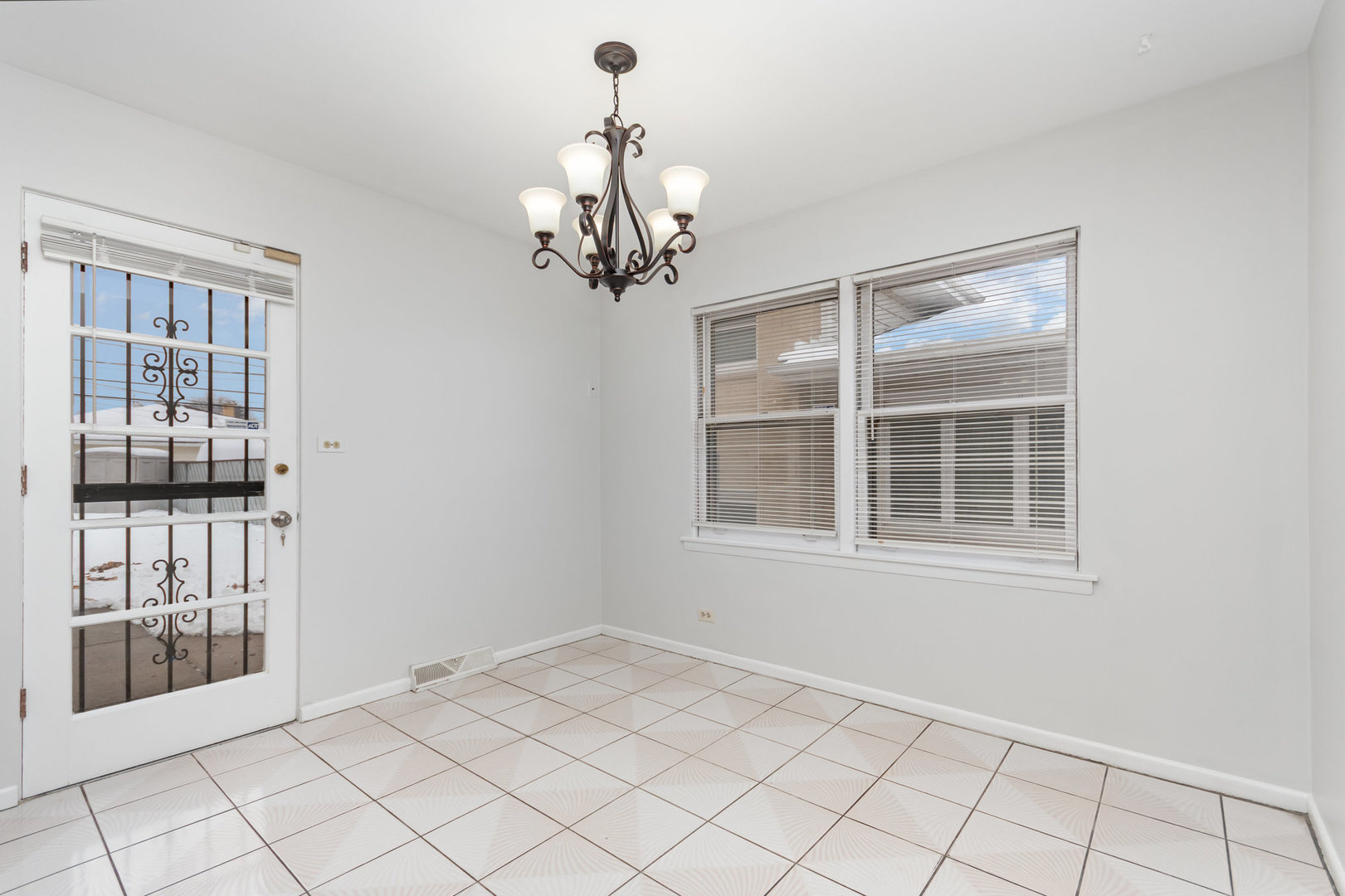 2913 Kensington Avenue, Westchester, IL 60154