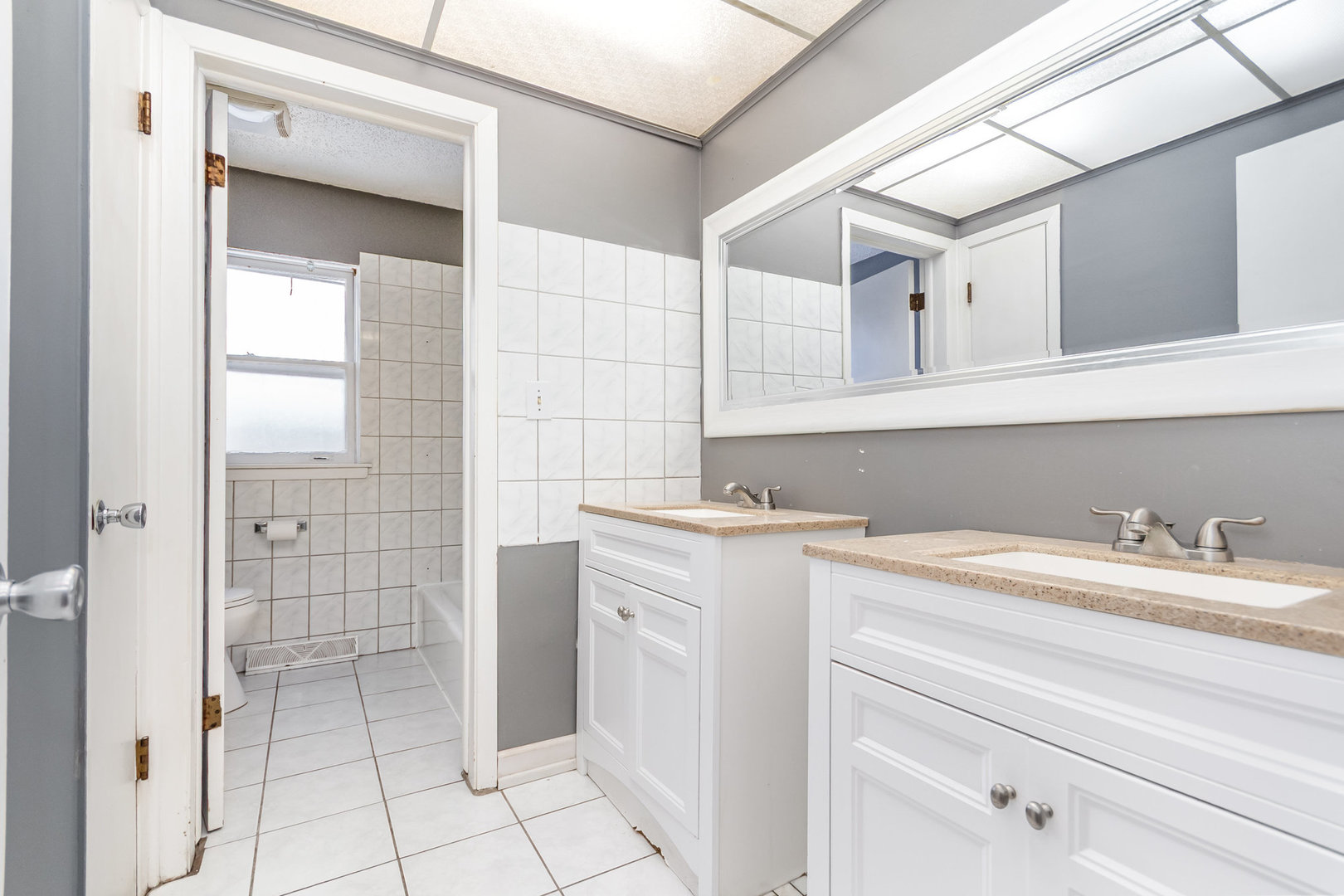 2913 Kensington Avenue, Westchester, IL 60154