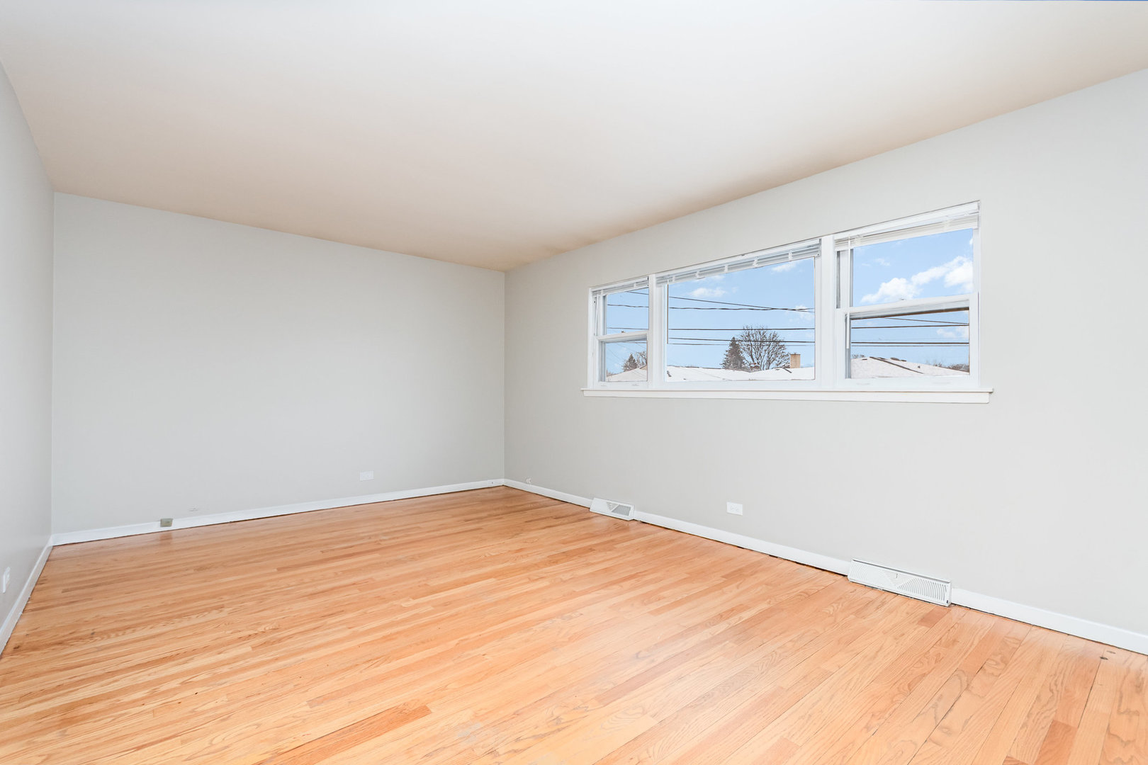 2913 Kensington Avenue, Westchester, IL 60154