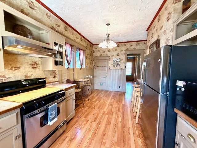 700 W Main Street, Clinton, IL 61727