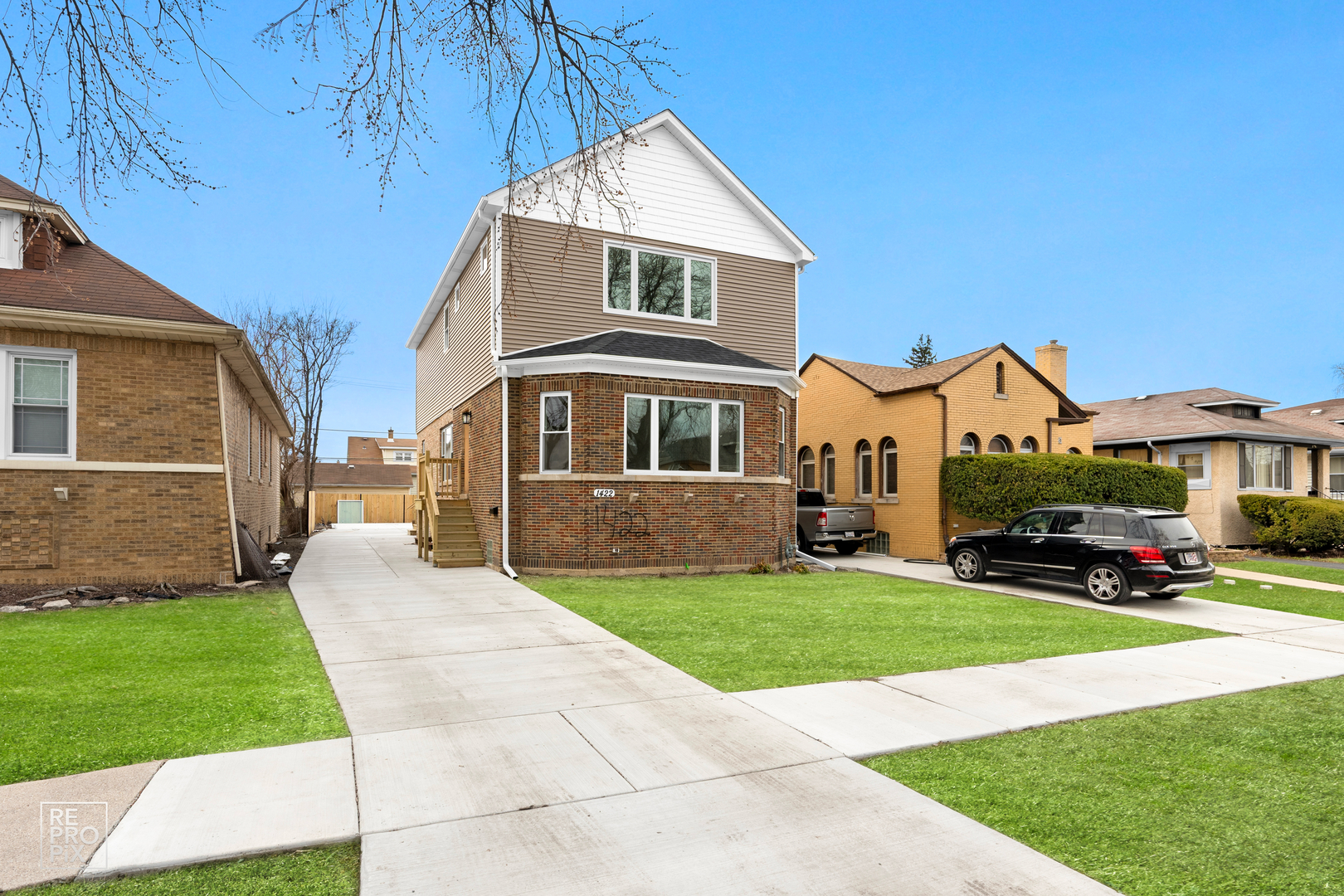 1422 S 13th Avenue, Maywood, IL 60153