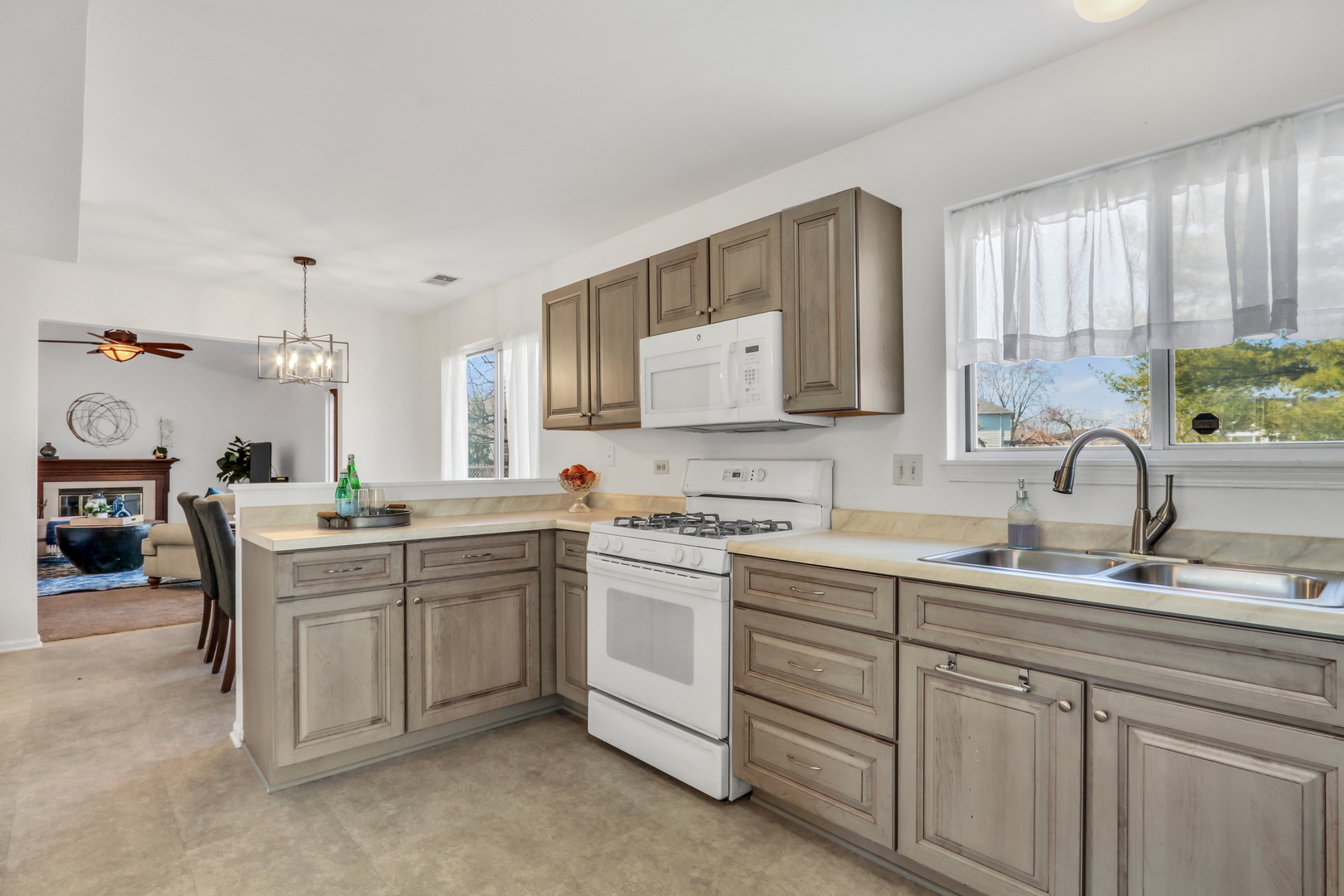 1388 Huntington Drive, Mundelein, IL 60060