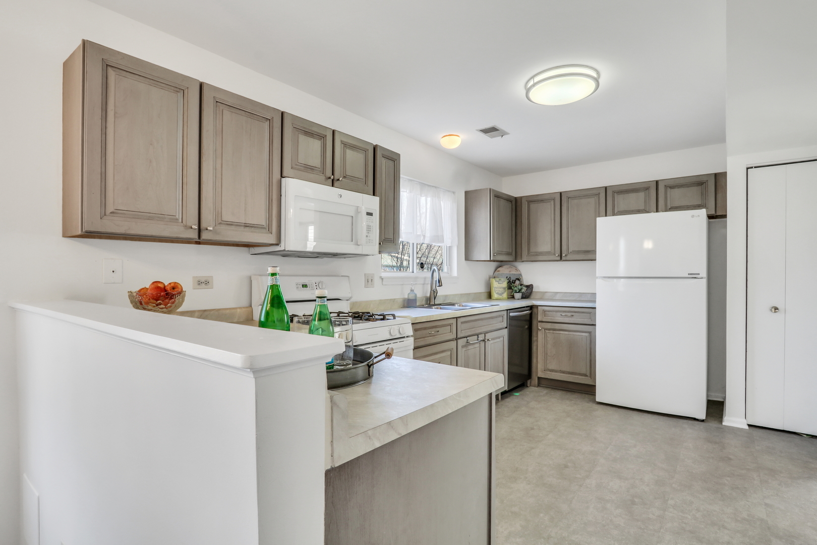 1388 Huntington Drive, Mundelein, IL 60060