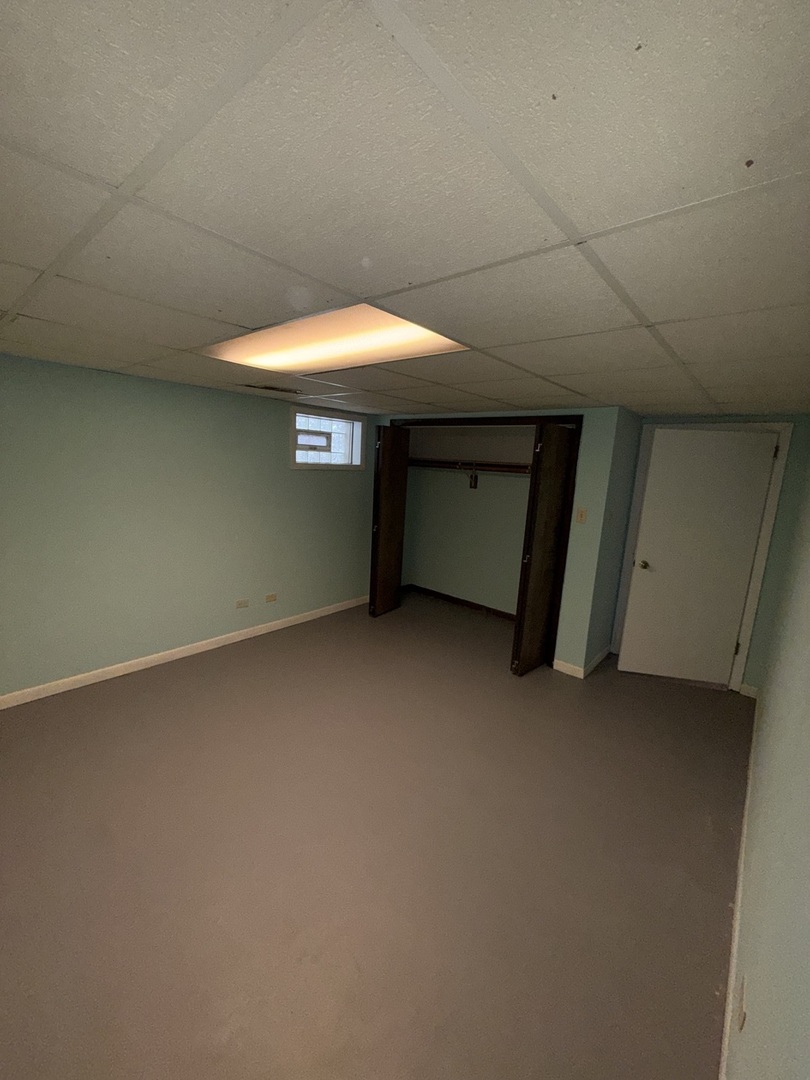 18136 Oakwood Avenue, Lansing, IL 60438