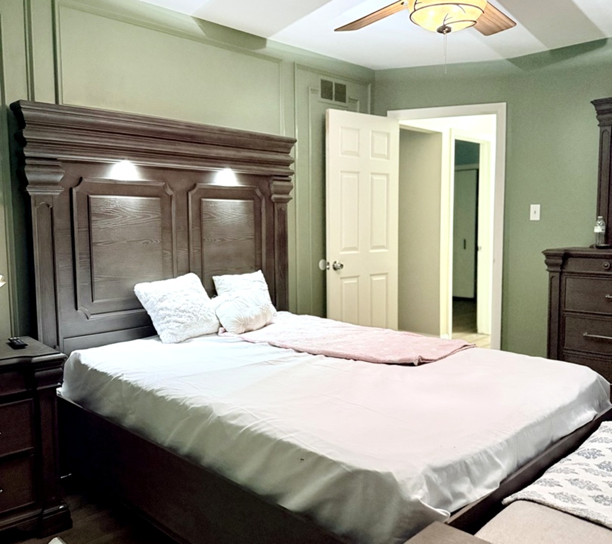 18136 Oakwood Avenue, Lansing, IL 60438