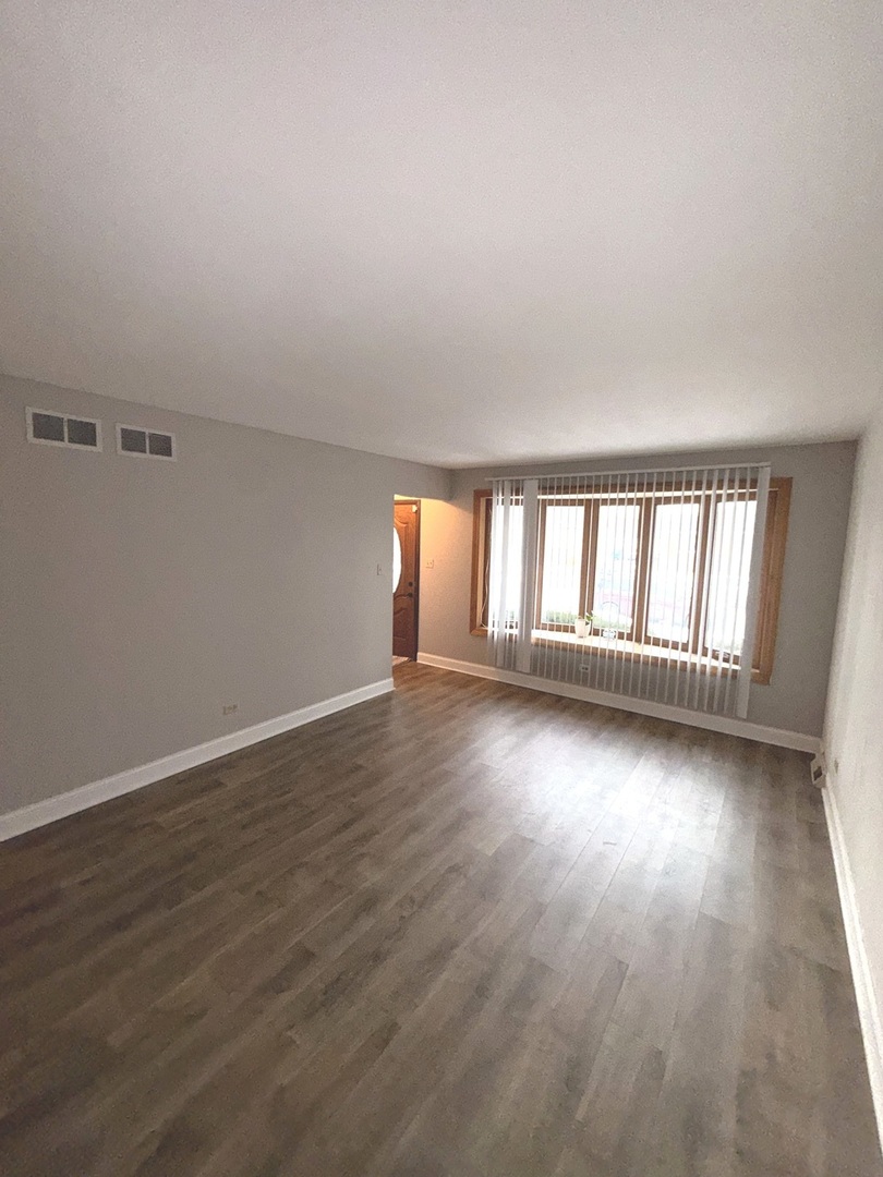 18136 Oakwood Avenue, Lansing, IL 60438