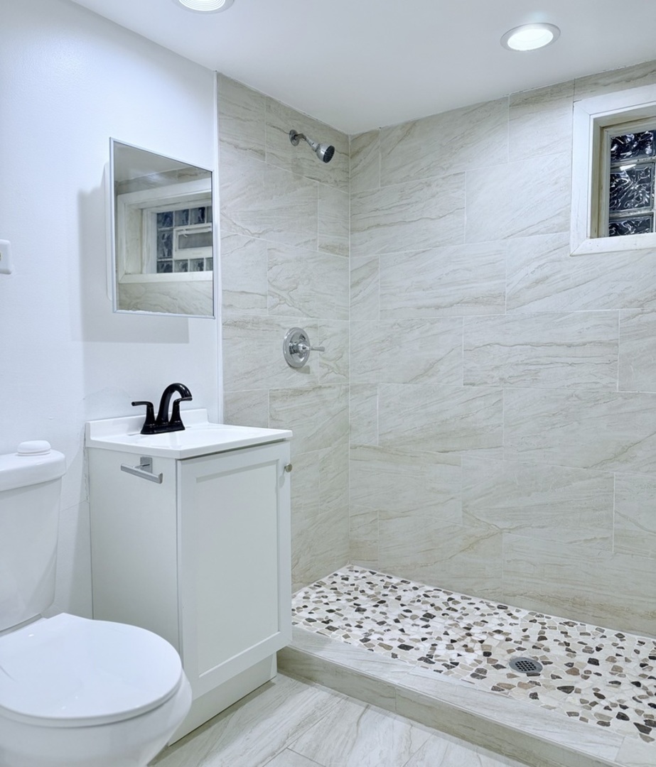 18136 Oakwood Avenue, Lansing, IL 60438