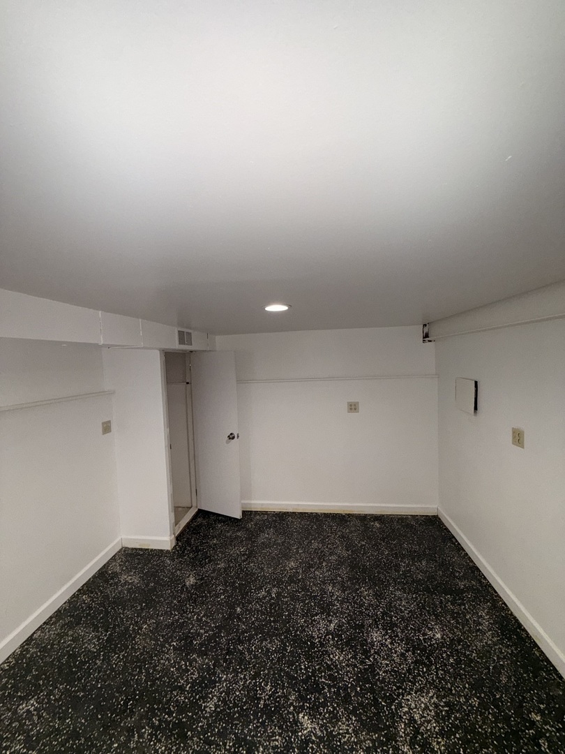 18136 Oakwood Avenue, Lansing, IL 60438