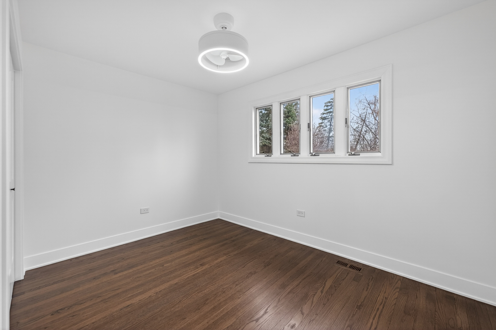 241 E Schick Road, Bloomingdale, IL 60108