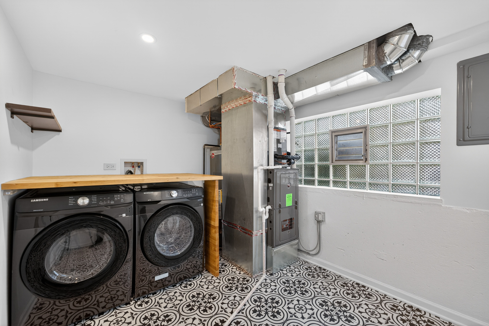 241 E Schick Road, Bloomingdale, IL 60108