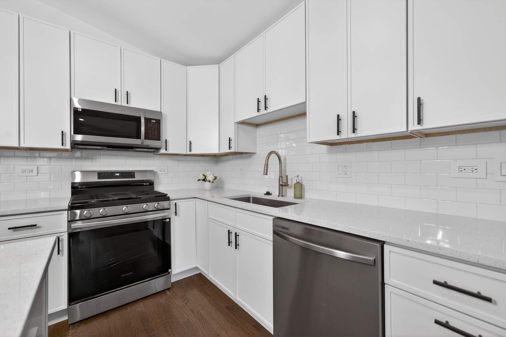 241 E Schick Road, Bloomingdale, IL 60108