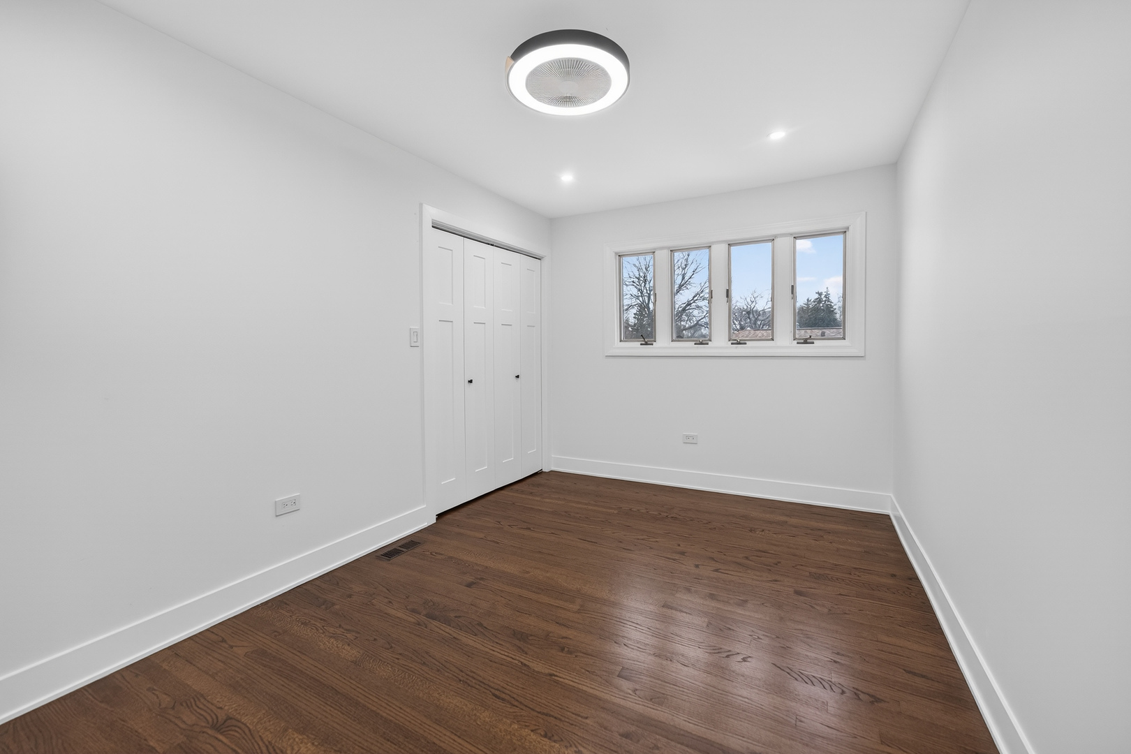 241 E Schick Road, Bloomingdale, IL 60108