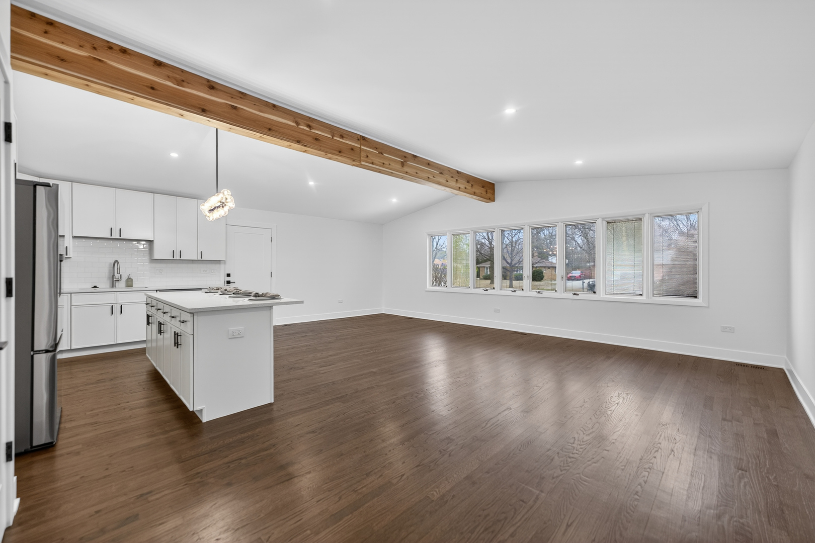 241 E Schick Road, Bloomingdale, IL 60108