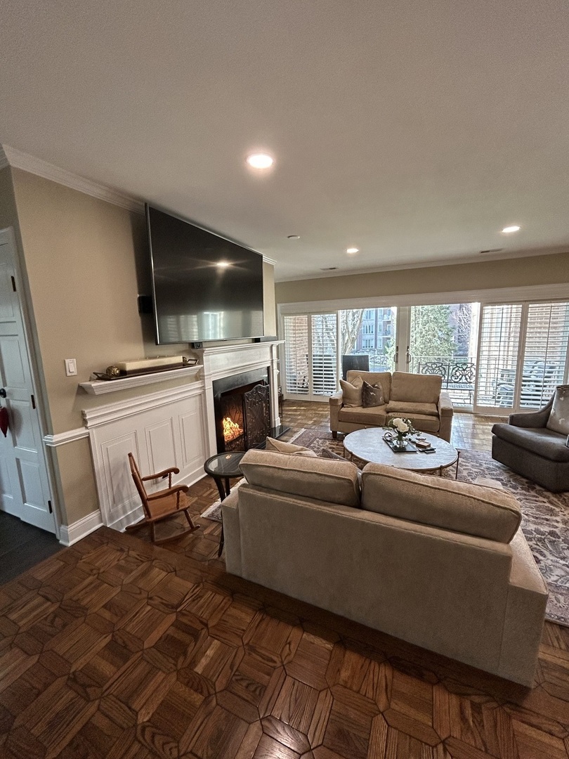 4 Oak Brook Club Drive #G205, Oak Brook, IL 60523