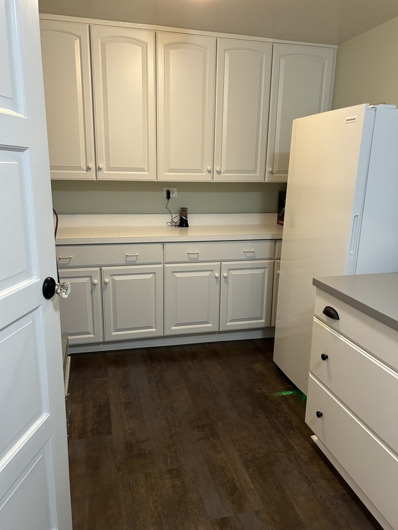 4 Oak Brook Club Drive #G205, Oak Brook, IL 60523