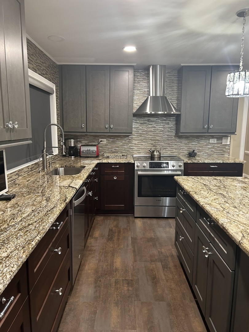 4 Oak Brook Club Drive #G205, Oak Brook, IL 60523