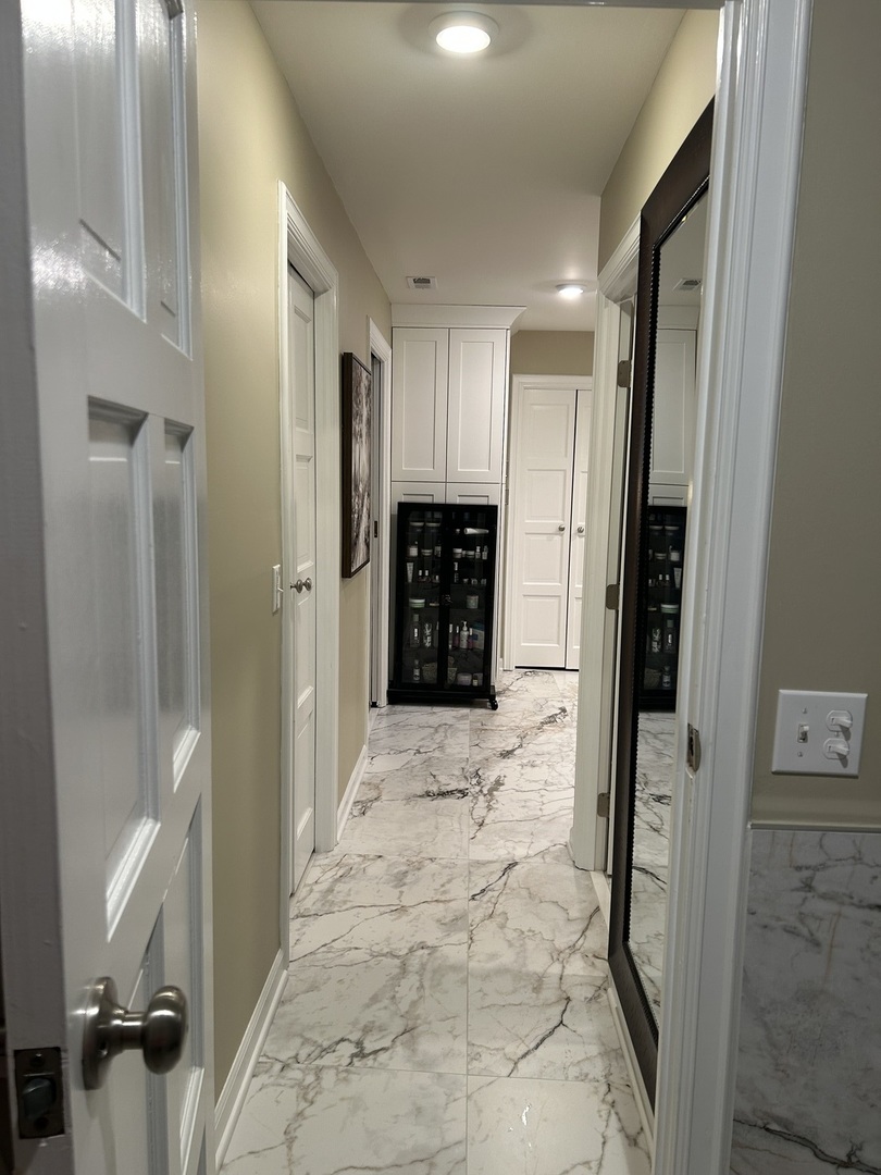 4 Oak Brook Club Drive #G205, Oak Brook, IL 60523