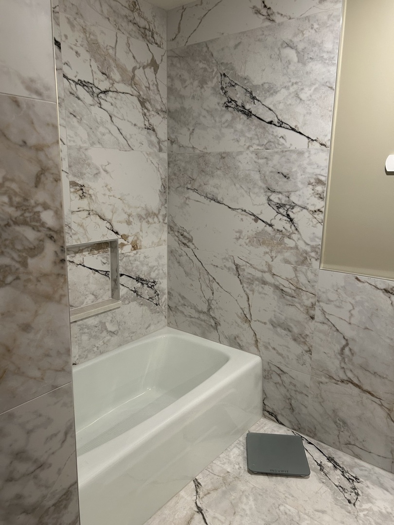 4 Oak Brook Club Drive #G205, Oak Brook, IL 60523