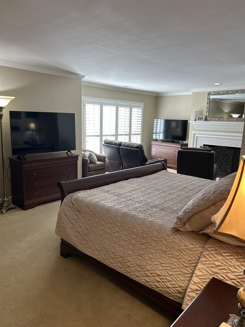 4 Oak Brook Club Drive #G205, Oak Brook, IL 60523