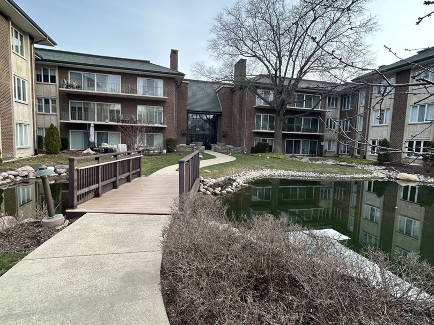 4 Oak Brook Club Drive #G205, Oak Brook, IL 60523