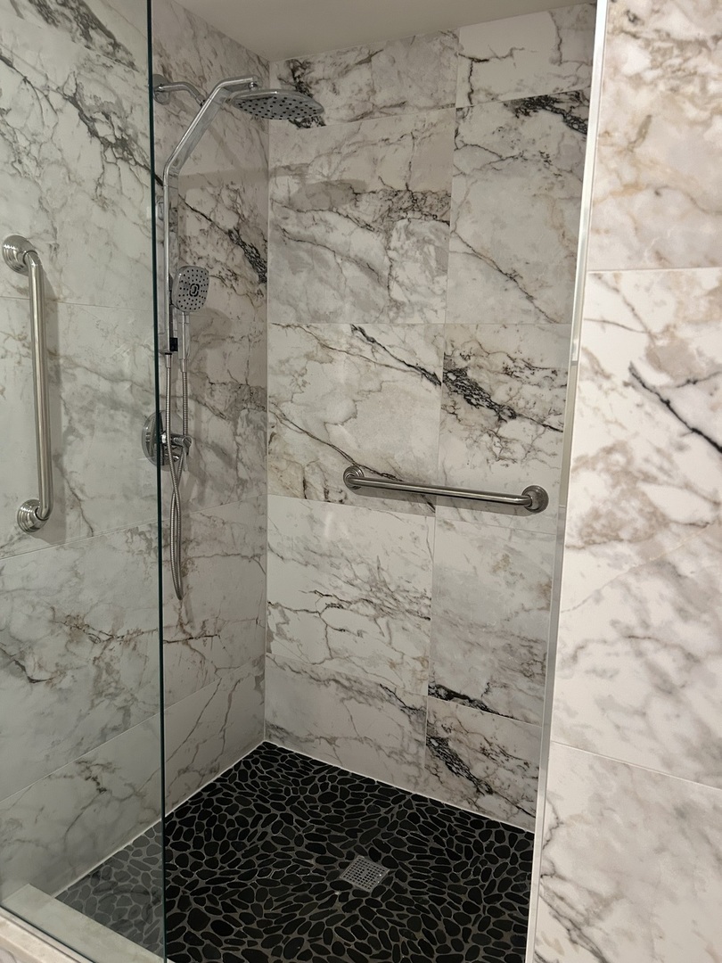 4 Oak Brook Club Drive #G205, Oak Brook, IL 60523