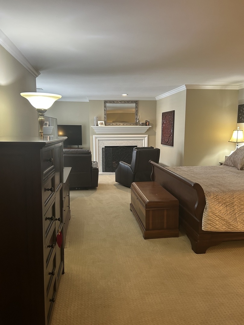 4 Oak Brook Club Drive #G205, Oak Brook, IL 60523