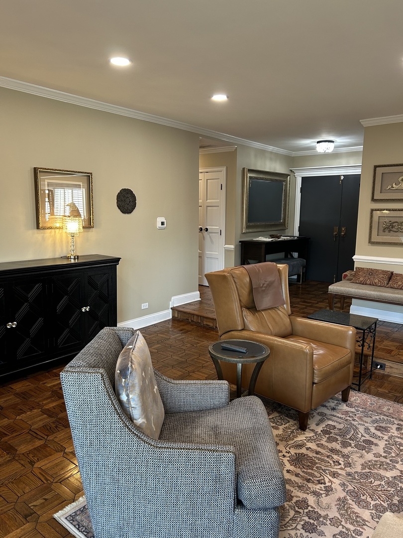 4 Oak Brook Club Drive #G205, Oak Brook, IL 60523