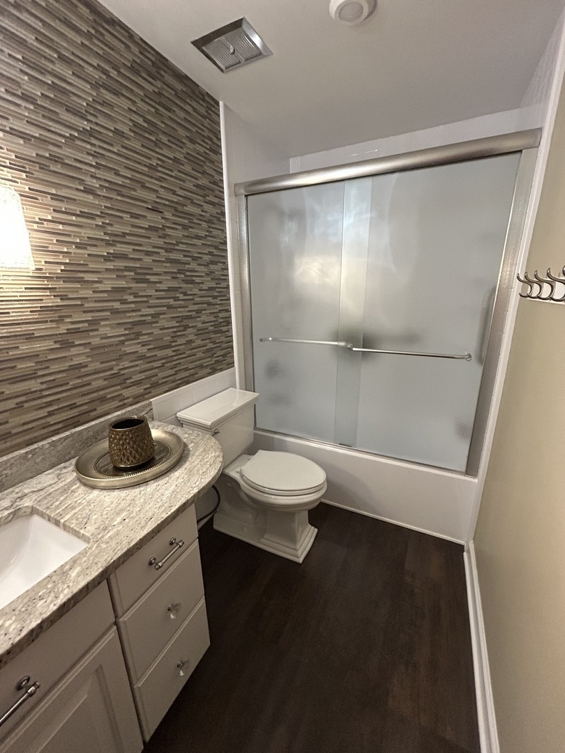 4 Oak Brook Club Drive #G205, Oak Brook, IL 60523