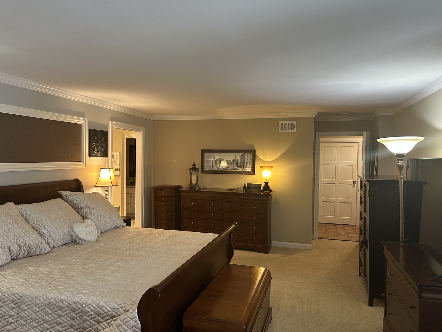 4 Oak Brook Club Drive #G205, Oak Brook, IL 60523