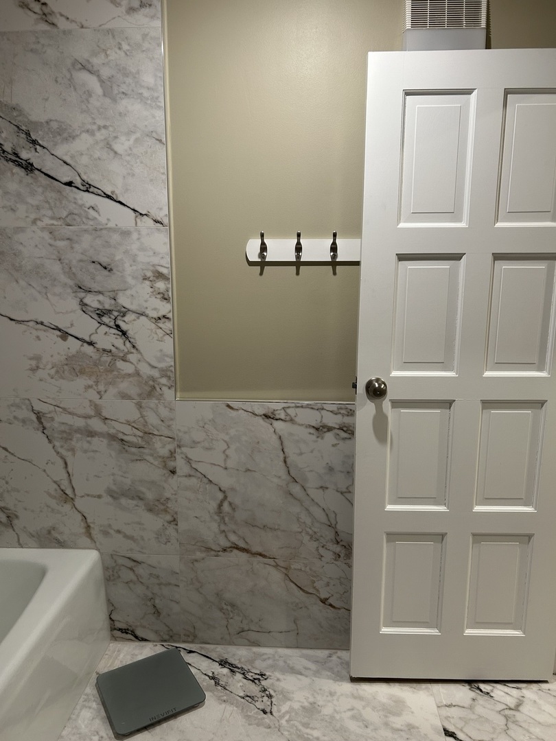 4 Oak Brook Club Drive #G205, Oak Brook, IL 60523