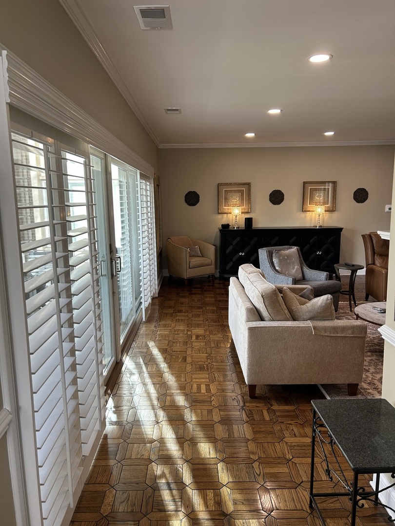 4 Oak Brook Club Drive #G205, Oak Brook, IL 60523