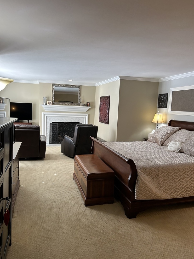 4 Oak Brook Club Drive #G205, Oak Brook, IL 60523