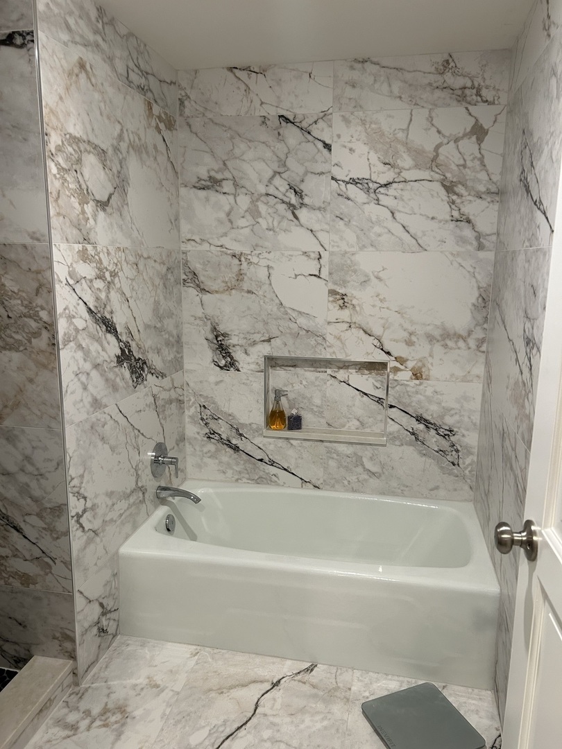 4 Oak Brook Club Drive #G205, Oak Brook, IL 60523