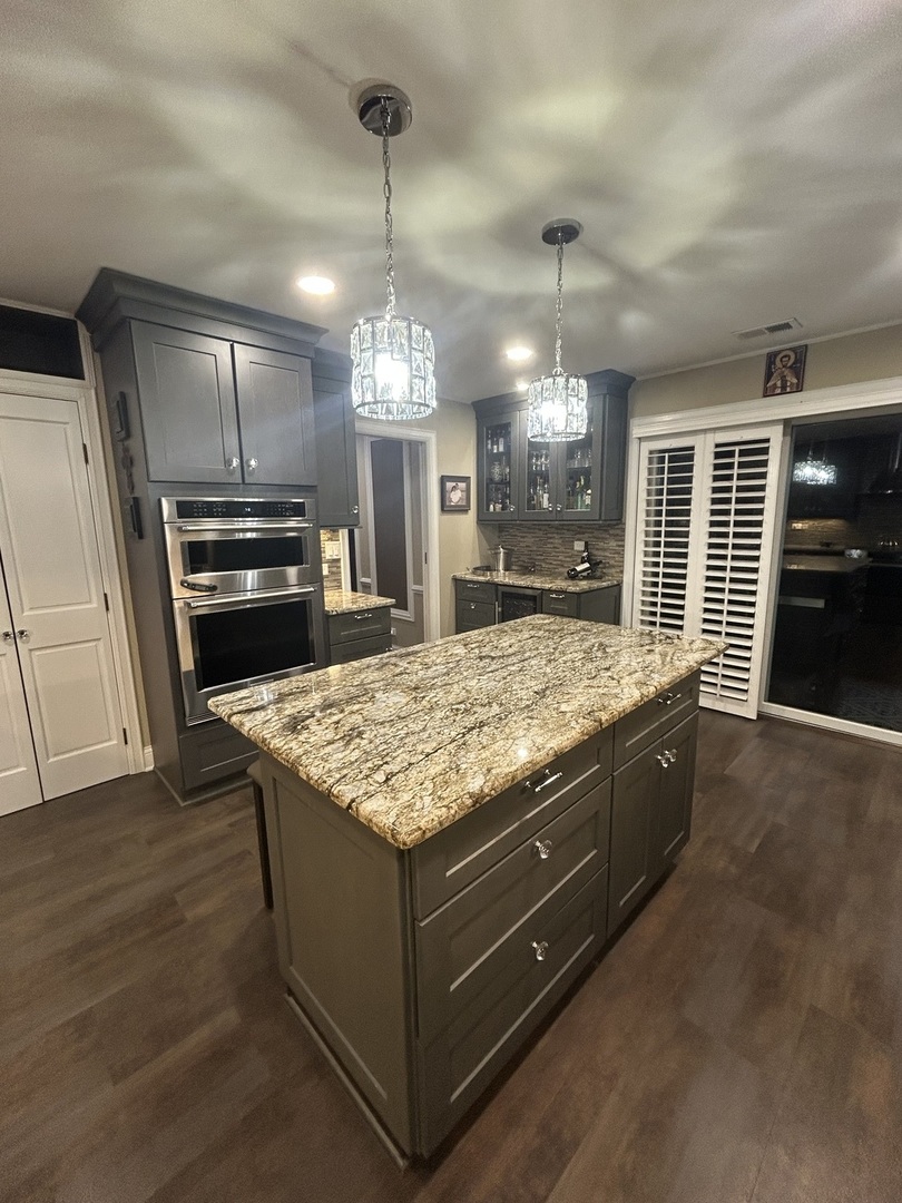 4 Oak Brook Club Drive #G205, Oak Brook, IL 60523