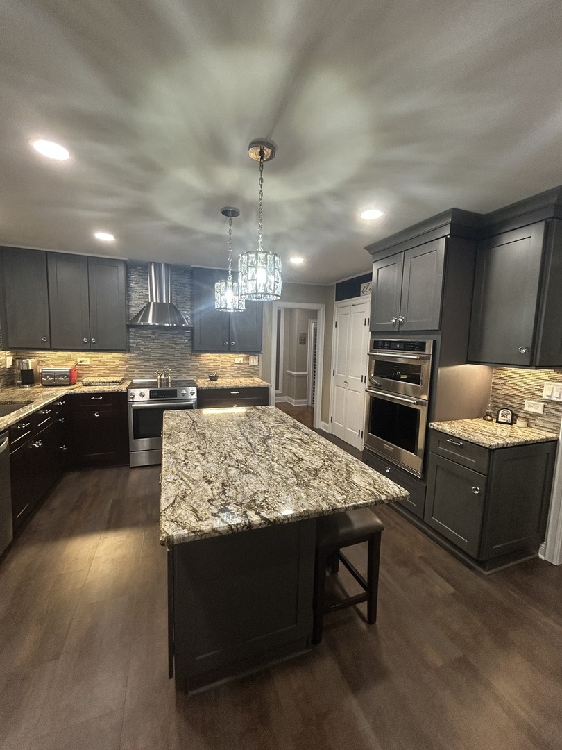 4 Oak Brook Club Drive #G205, Oak Brook, IL 60523