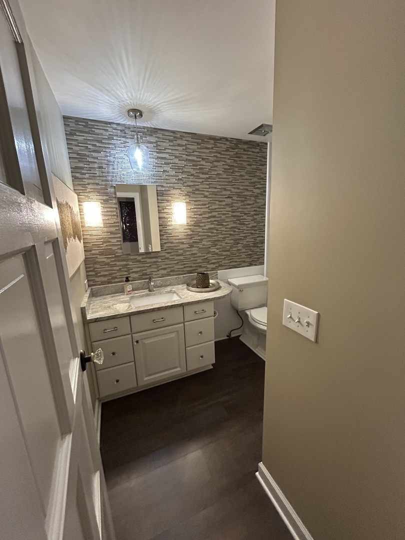 4 Oak Brook Club Drive #G205, Oak Brook, IL 60523