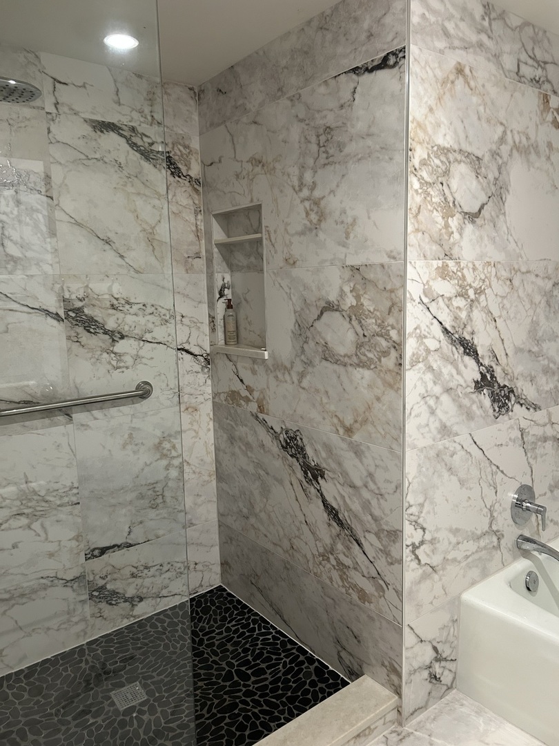 4 Oak Brook Club Drive #G205, Oak Brook, IL 60523